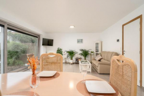 House with private parking & sauna near city centre and transport
